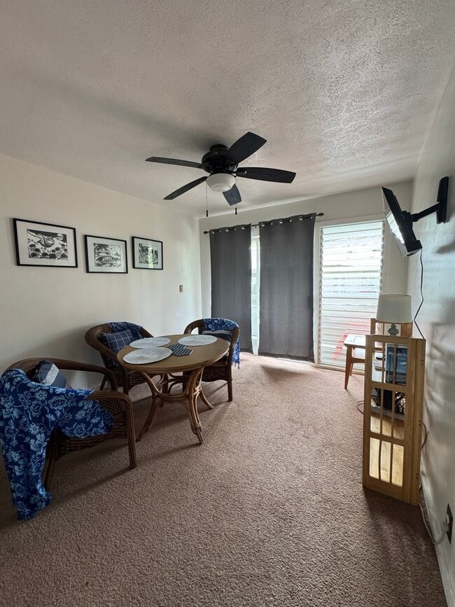 Building Photo - Newly Renovated - 1BDRM/1BATH