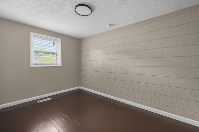 Building Photo - 207 Morelock Dr