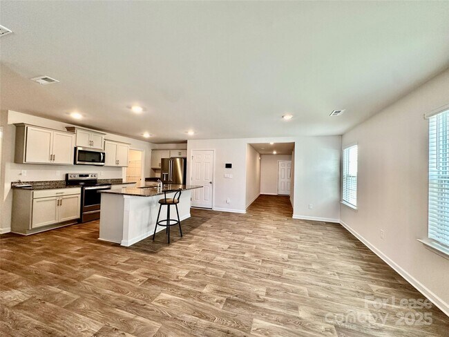 Building Photo - 1605 Blue Velvet Ln