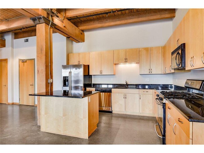 Building Photo - 404 N Washington Ave