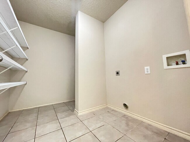 Building Photo - Keller ISD-5 BED, 4 BATH-AMAZING PRICE!