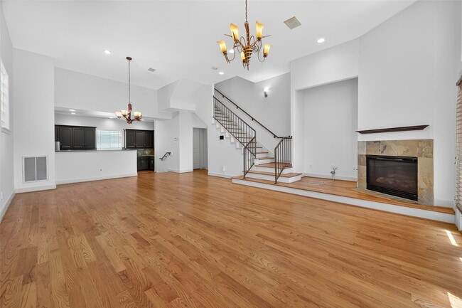 Building Photo - 5018 Lillian St