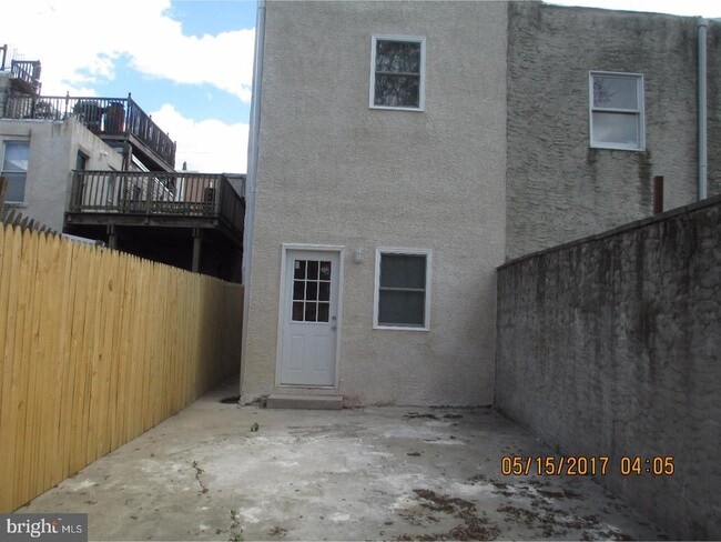 Building Photo - 2209 Carpenter St
