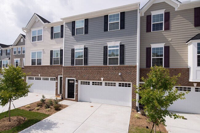 Building Photo - Townhome on the Chapel Hill/Durham line- Available August 7th