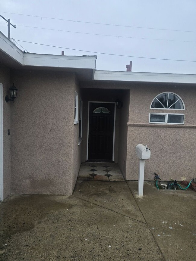 Building Photo - GLENHAVEN - ANAHEIM