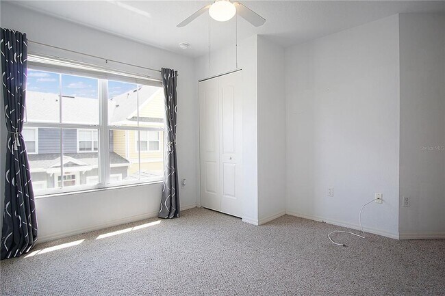 Building Photo - 4562 Yellowgold Rd E