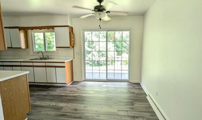 Building Photo - 936 Seminole Rd