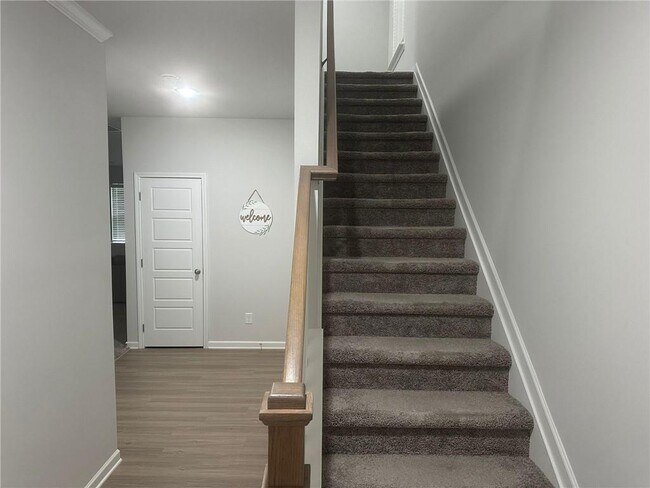 Building Photo - 144 Briarwood Dr E