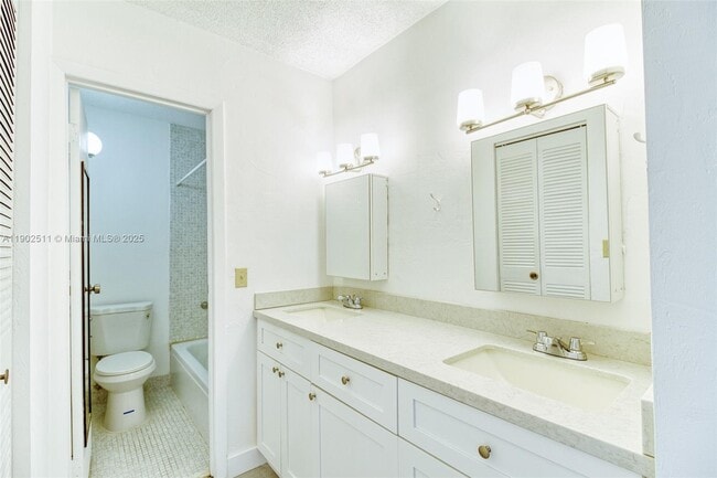 Building Photo - 5209 SW 40th Ave