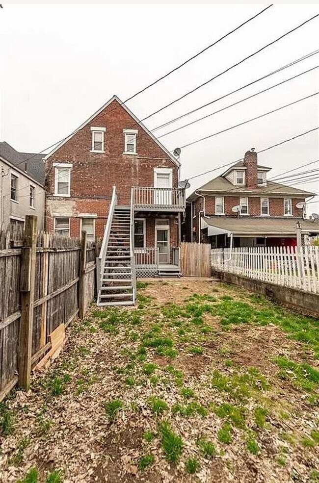 Building Photo - 1154 Washington St