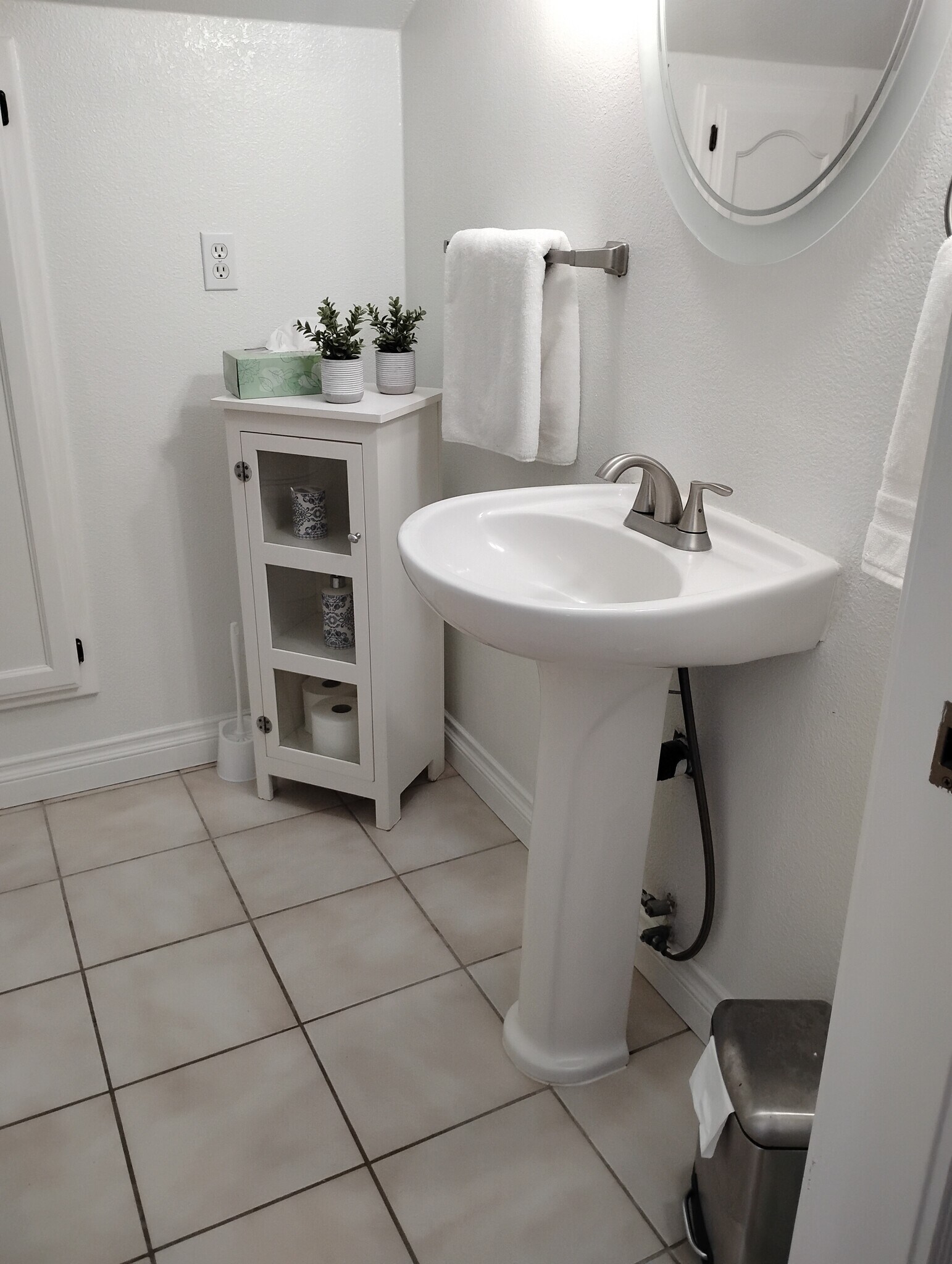 Building Photo - 522 Martita Plz