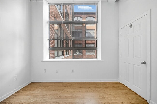 Building Photo - 10 Linwood St