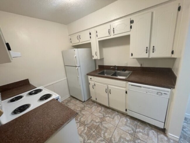 Building Photo - Nice single story fourplex unit in HEB