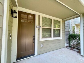 Building Photo - TENTATIVELY RENTED 1 Bedroom, 1 Bath Condo Convenient Napa Location