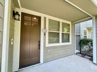 Building Photo - 1 Bedroom, 1 Bath Condo Convenient Napa Location