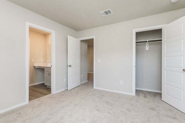 Building Photo - 540 Dalloway St