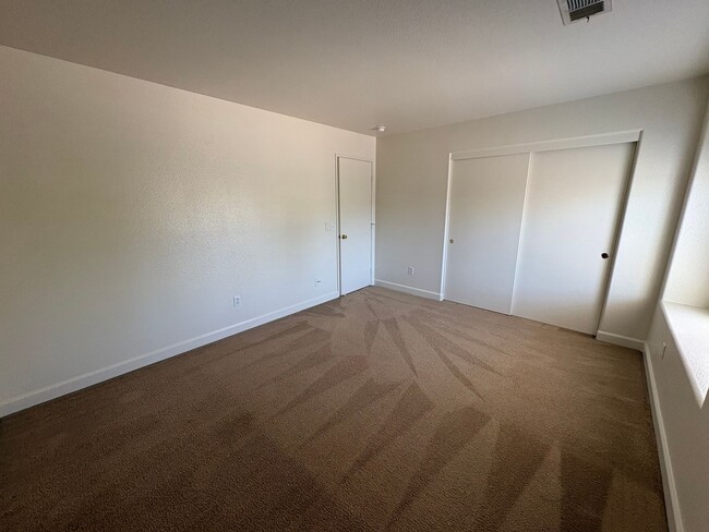 Building Photo - 2 Story Home Near Shopping Center Rent Ready!