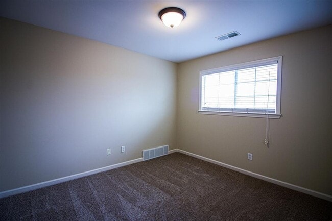 Building Photo - 3BD/2.5BA with Bonus Room in Collierville Farms.  Over 2300 sq ft!.  Pets are welcome!