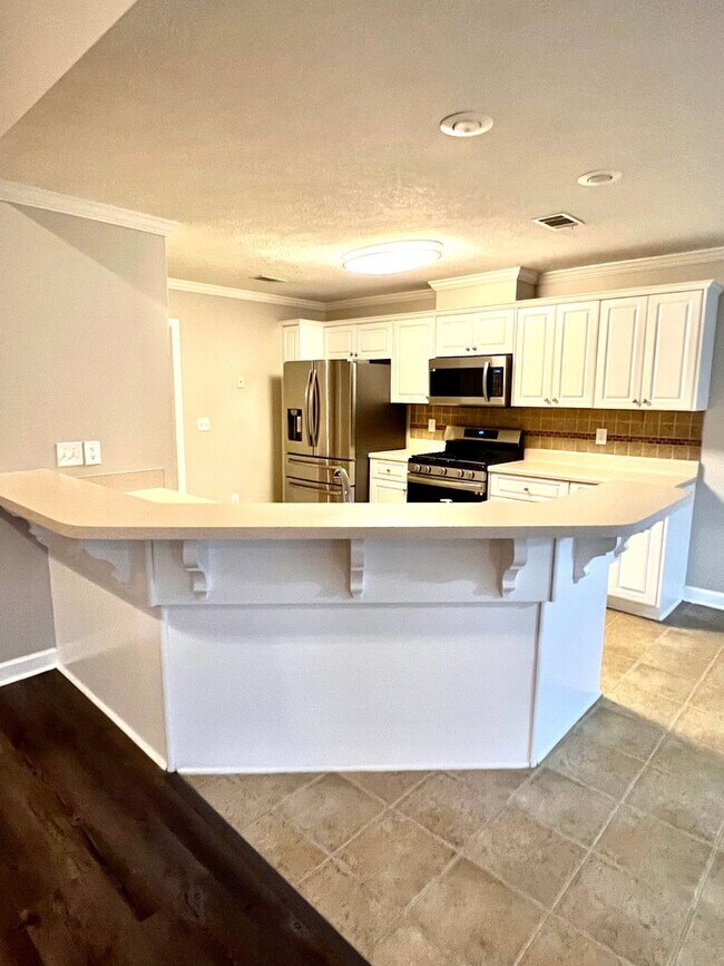 Building Photo - 702 Wickham Dr