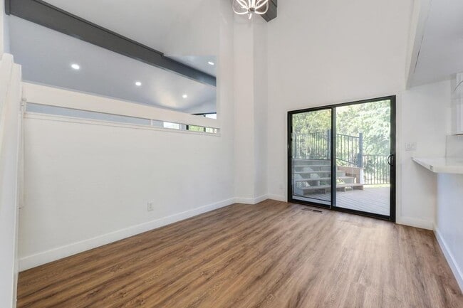 Building Photo - 23986 Oakmont Way