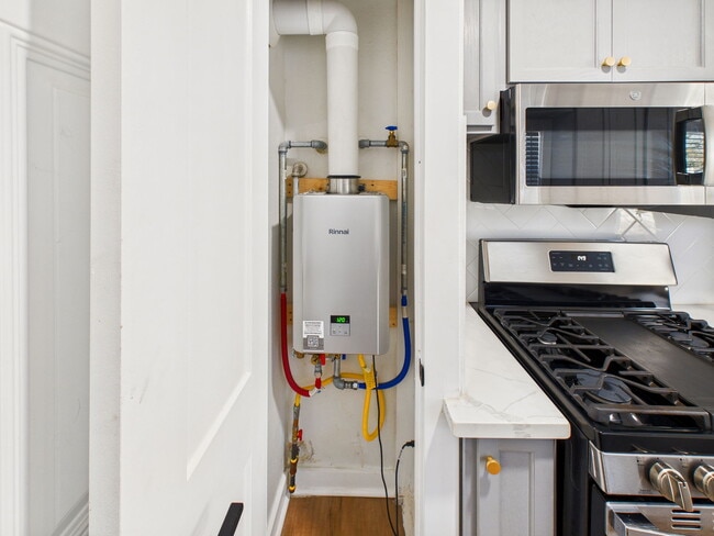 Building Photo - 607 Foch St