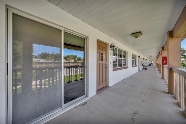 Building Photo - 650 Pinellas Point Dr S