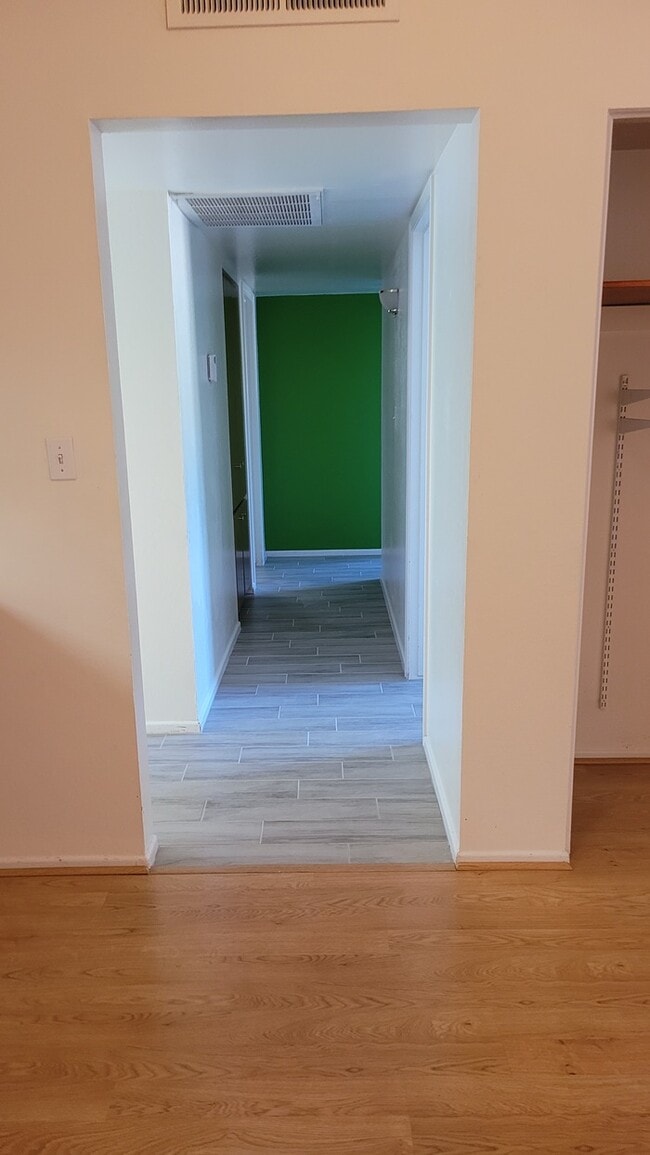 Building Photo - Freshly painted 3/2 house for rent near Cactus and SR51-MM