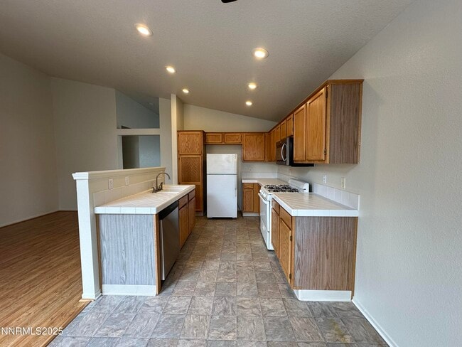 Building Photo - 6136 Greenbrook Dr