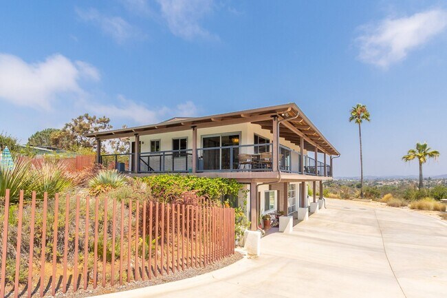 Building Photo - Spectacular Furnished 4 Bedroom/ 3 Bath Mid-Century Modern Retreat in Encinitas