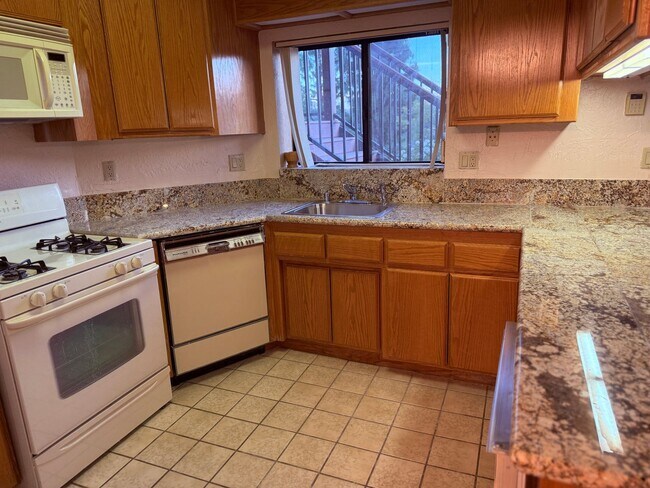 Building Photo - Ranch Bernardo Guest House 1br 1 bath granite kitchen All appliances Washer & Dryer  $2240 For Lease