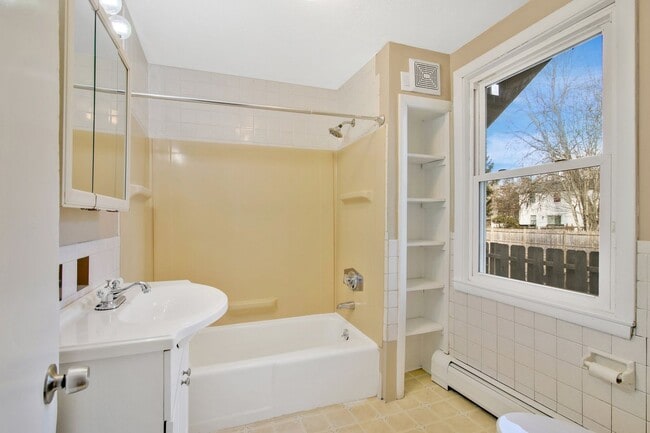 Building Photo - 15 Myrtle Ave