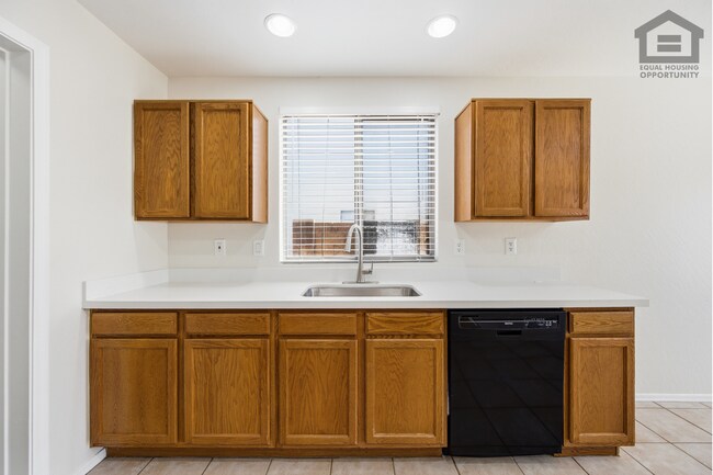 Building Photo - 4Bed + OFFICE + LOFT in Peoria! Ready for Immediate Move-In! -- FULLY REMODELED!