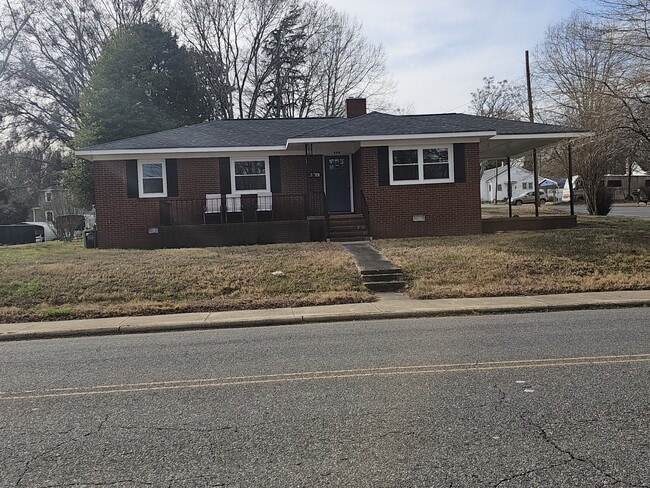 Building Photo - 500 S Mountain St