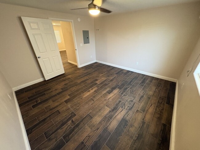 Building Photo - Central location - unit in cozy 4 plex setting with off street parking