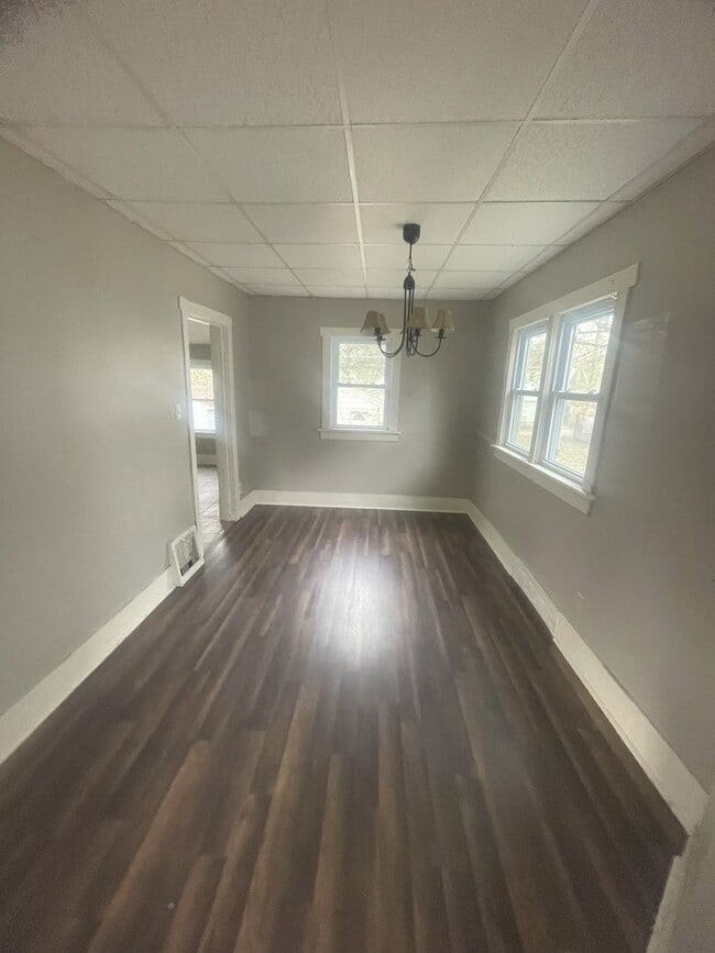 Building Photo - 2 Bedroom 1 Bathroom House Section 8 Accepted