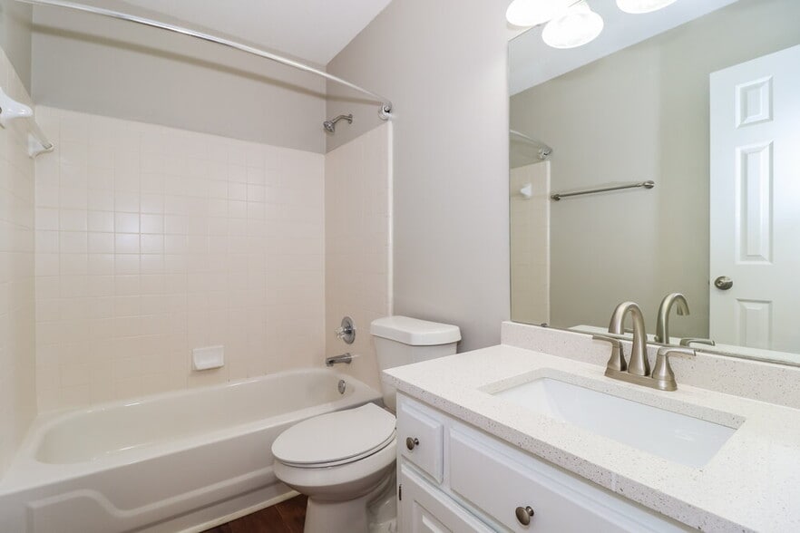 Building Photo - 7699 Shadow Bend Ln