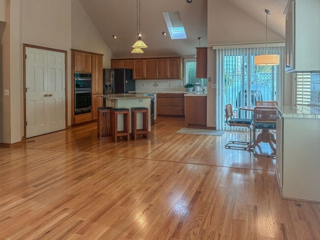 Building Photo - Arranmore 2 Bedroom with Den Available Now !