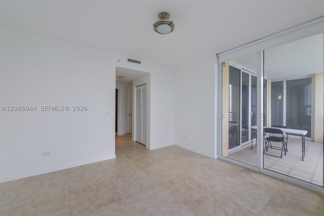 Building Photo - 848 Brickell Key Dr