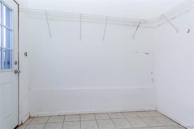 Building Photo - 9712 Cherokee St