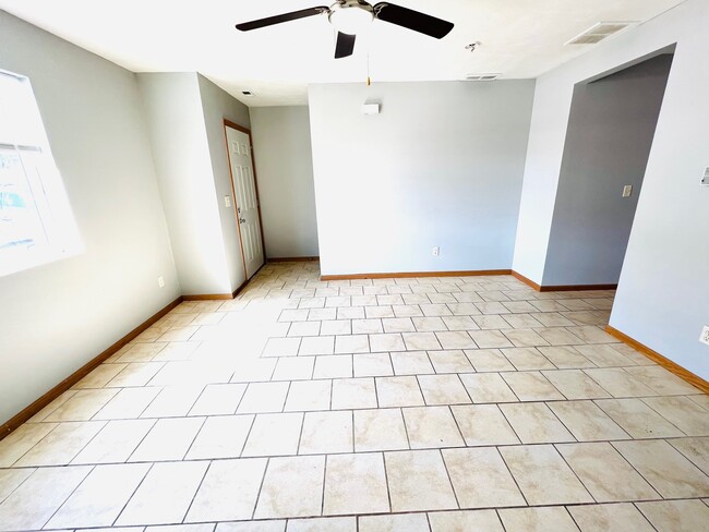 Building Photo - 1113 N Archer Ave