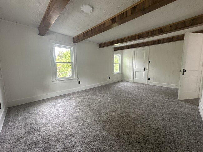 Building Photo - 275 Goodview Ave