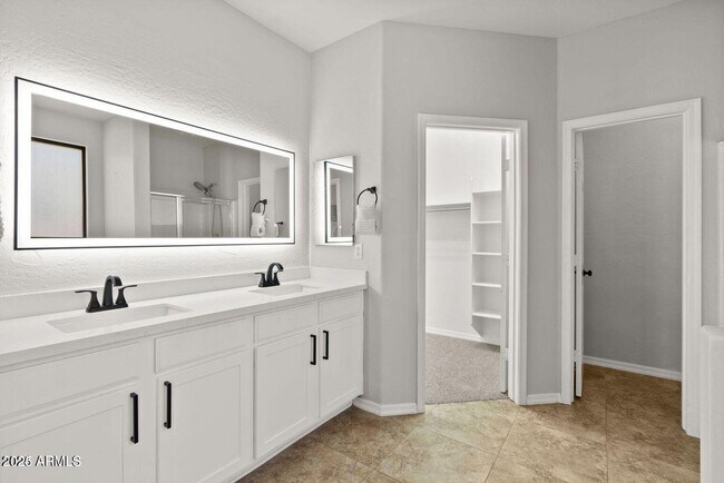 Building Photo - 2648 E Teakwood Pl