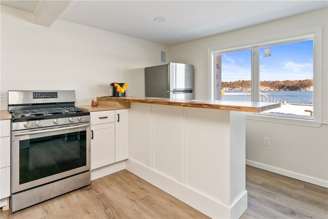 Building Photo - 1350 Bay Shore Blvd