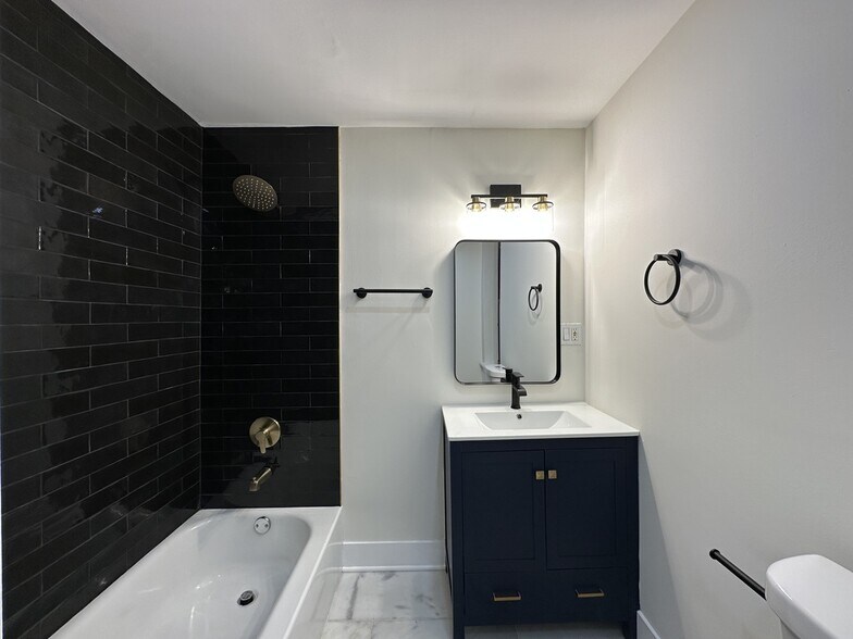 Building Photo - 1322 W Ohio St