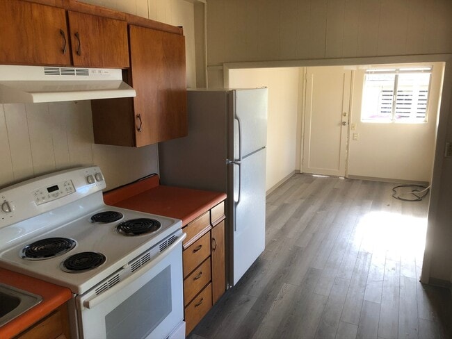 Building Photo - Newly Renovated Trailer at The Oak Creek Complex in McMinnville