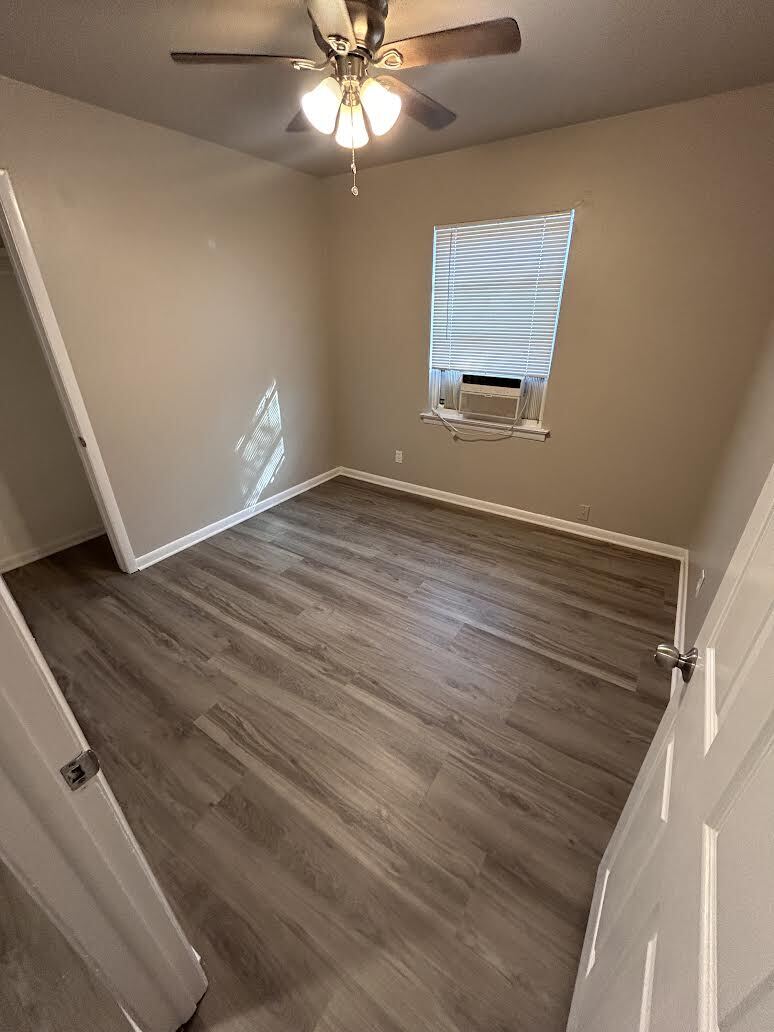 Building Photo - 704 Sunny Ln