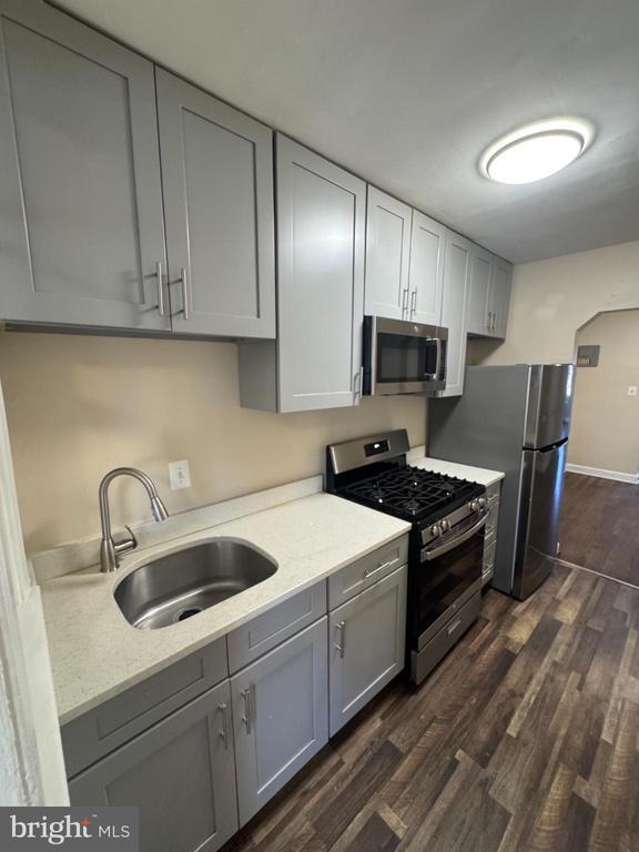 Building Photo - 1809 18th St SE