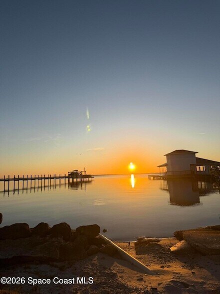Building Photo - 154 Crescent Beach Dr
