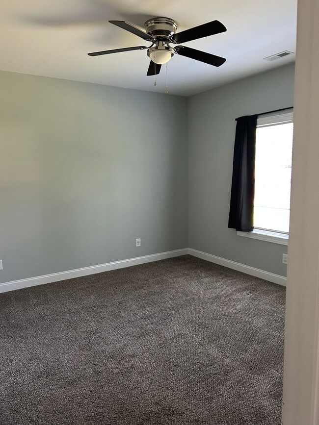 Building Photo - 3 bedroom 2 bath home