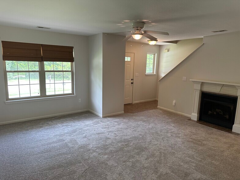 Building Photo - 2210 Paw Print Ln